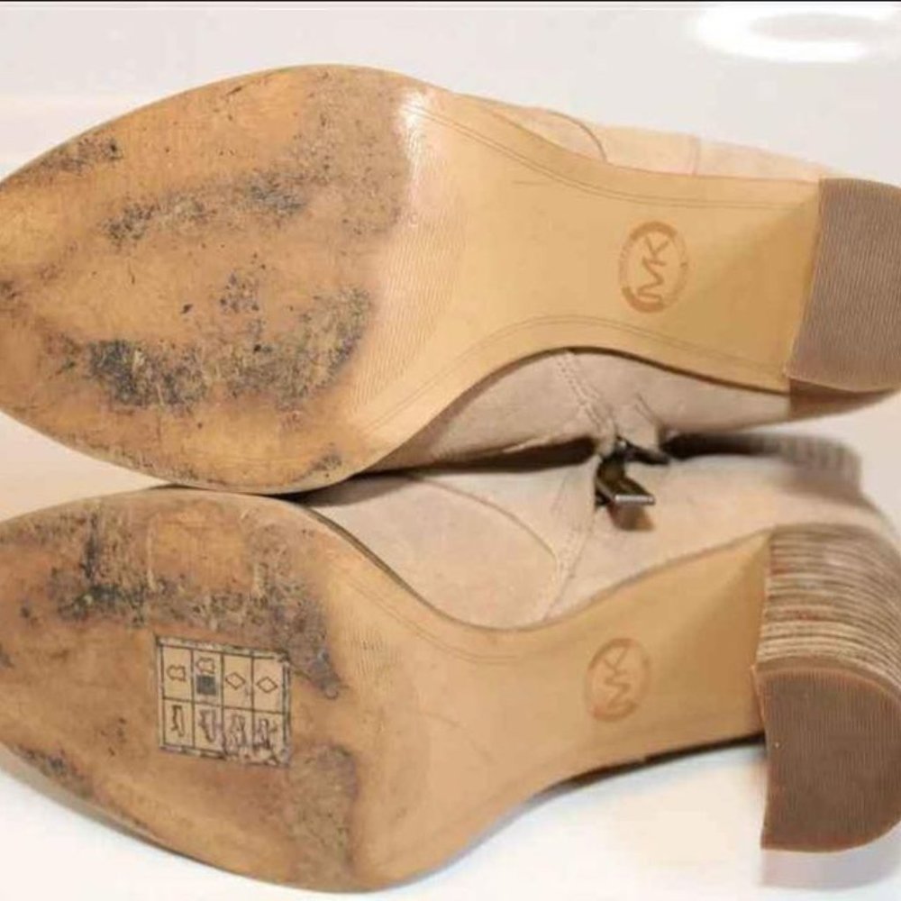Michael Kors MK Designer Womens Beige Leather Booties Heels Boots Size 5.5 - Picture 8 of 8